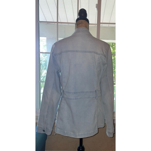 Baccini light blue denim long sleeve button down shirt Size Medium … - Picture 7 of 10